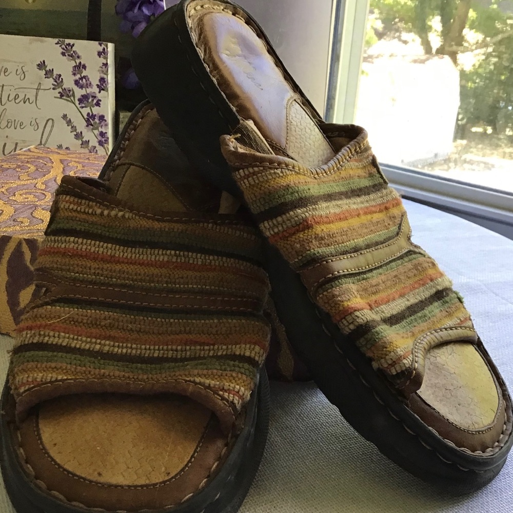 Born sandals